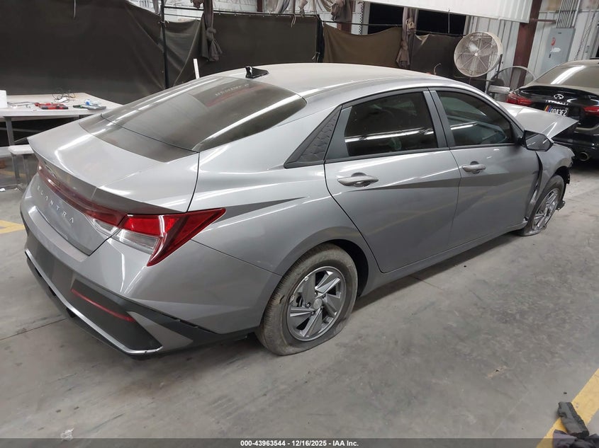 2025 Hyundai Elantra Se