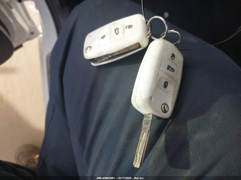 2015 Volkswagen Beetle 1.8T Classic VIN: 3VWF17AT3FM603262 Lot: 43963581