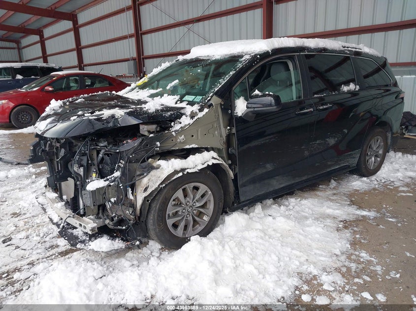 2022 Toyota Sienna Xle