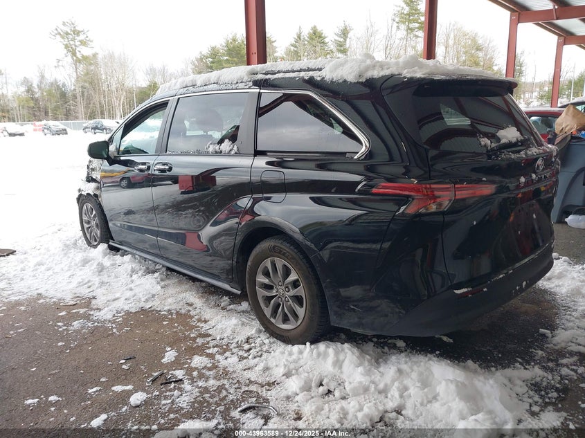 2022 Toyota Sienna Xle