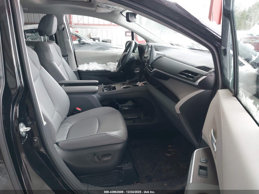 2022 Toyota Sienna Xle