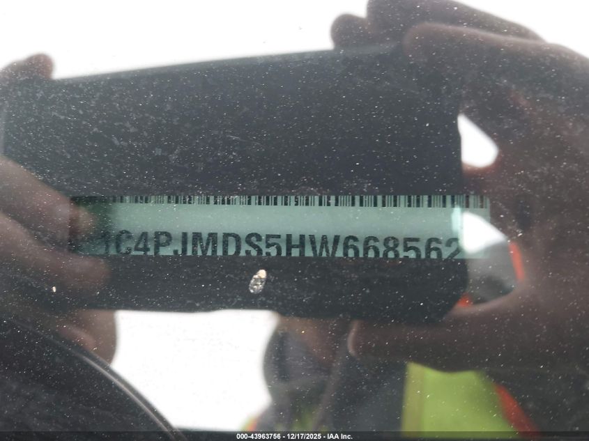 2017 Jeep Cherokee Limited 4X4 VIN: 1C4PJMDS5HW668562 Lot: 43963756