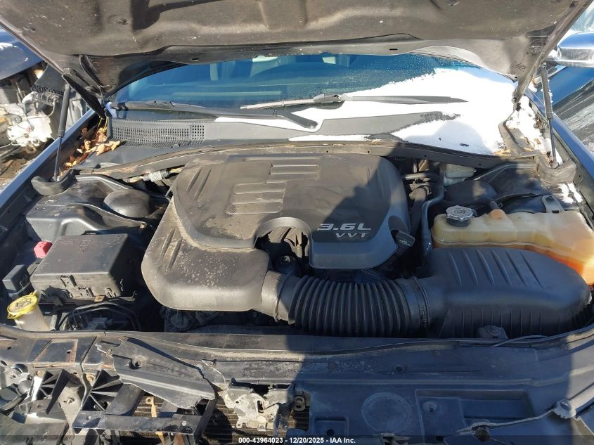 2015 Chrysler 300C VIN: 2C3CCAEG7FH818821 Lot: 43964023