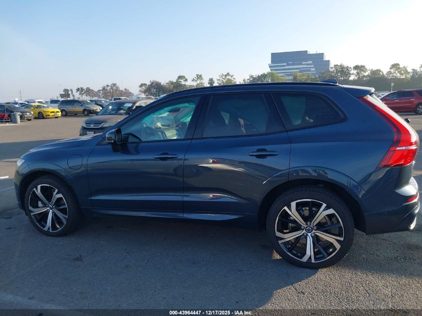 2025 Volvo Xc60 Plug-In Hybrid Ultra, T8 Awd Electric/Gasoline, Dark VIN: YV4H60RM7S1027519 Lot: 43964447
