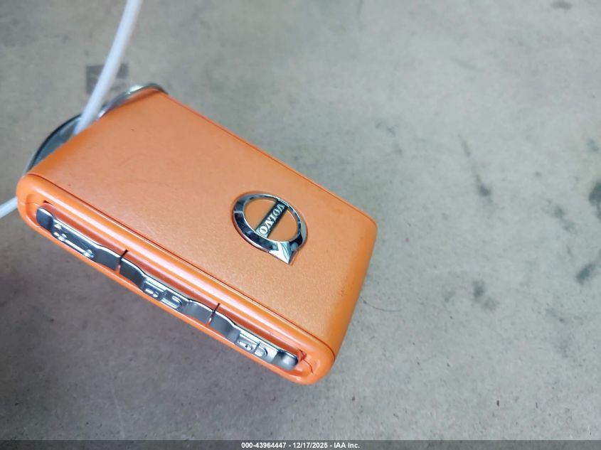 2025 Volvo Xc60 Plug-In Hybrid Ultra, T8 Awd Electric/Gasoline, Dark VIN: YV4H60RM7S1027519 Lot: 43964447