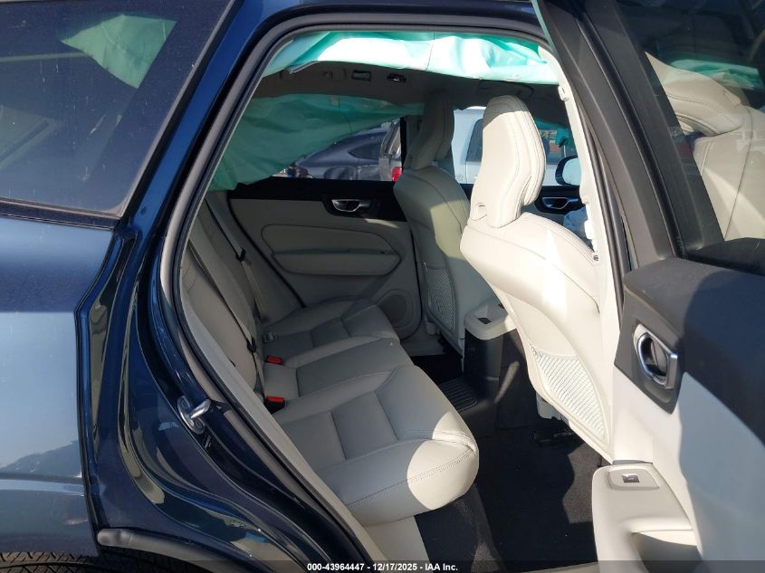 2025 Volvo Xc60 Plug-In Hybrid Ultra, T8 Awd Electric/Gasoline, Dark VIN: YV4H60RM7S1027519 Lot: 43964447