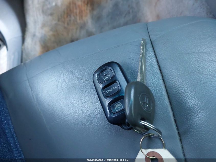 2004 Toyota 4Runner Limited V8 VIN: JTEBT17R840040421 Lot: 43964606