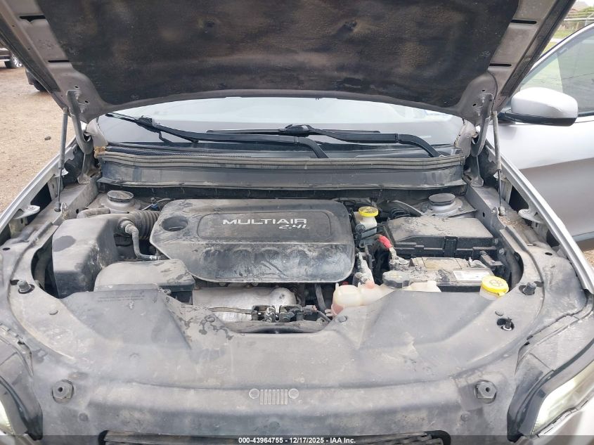 2019 Jeep Cherokee Latitude Fwd VIN: 1C4PJLCB8KD220542 Lot: 43964755