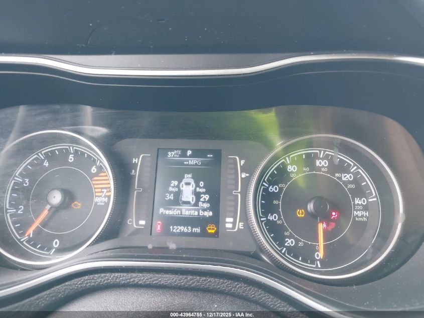 2019 Jeep Cherokee Latitude Fwd VIN: 1C4PJLCB8KD220542 Lot: 43964755