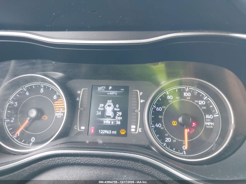 2019 Jeep Cherokee Latitude Fwd VIN: 1C4PJLCB8KD220542 Lot: 43964755