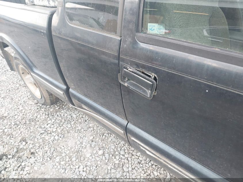 1997 Chevrolet S-10 Ls Fleetside VIN: 1GCCS19X4V8100561 Lot: 43964779