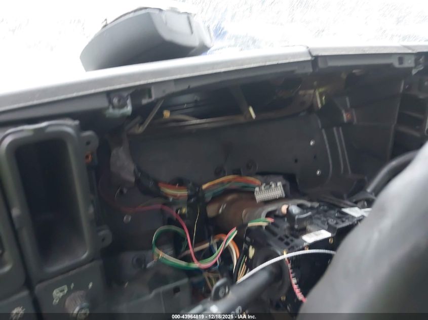 2004 Chevrolet Tahoe Lt VIN: 1GNEC13ZX4J106251 Lot: 43964819