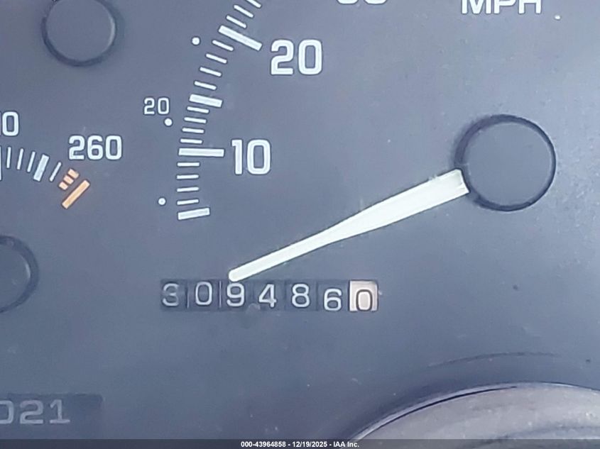 1994 Chevrolet Gmt-400 C1500 VIN: 1GCDC14Z8RZ185608 Lot: 43964858