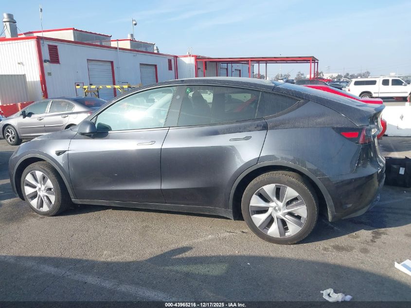 2024 Tesla Model Y Long Range Dual Motor All-Wheel Drive VIN: 7SAYGDEE8RA233519 Lot: 43965216