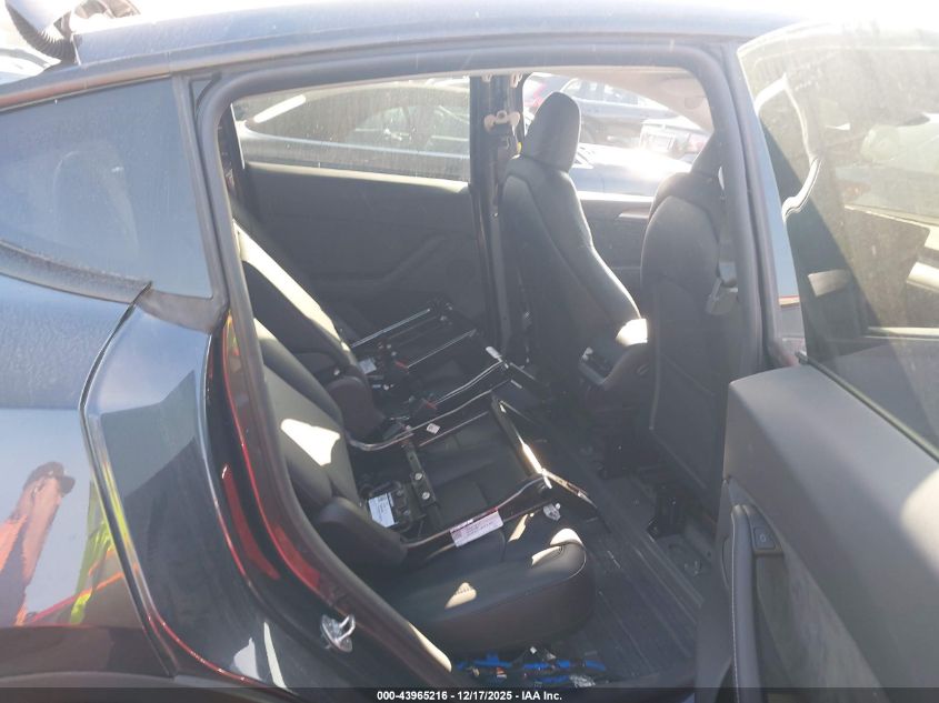 2024 Tesla Model Y Long Range Dual Motor All-Wheel Drive VIN: 7SAYGDEE8RA233519 Lot: 43965216