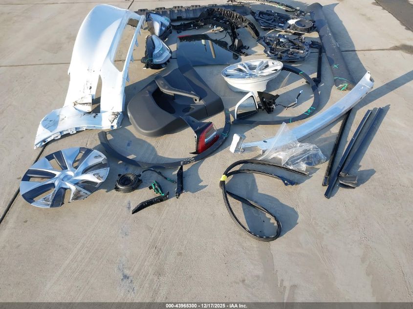 2023 Tesla Model Y Awd/Long Range Dual Motor All-Wheel Drive VIN: 7SAYGDEE2PA123417 Lot: 43965300