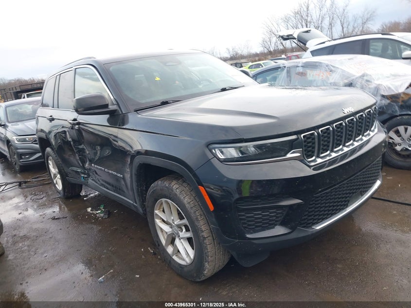 2023 Jeep Grand Cherokee Laredo 4X4