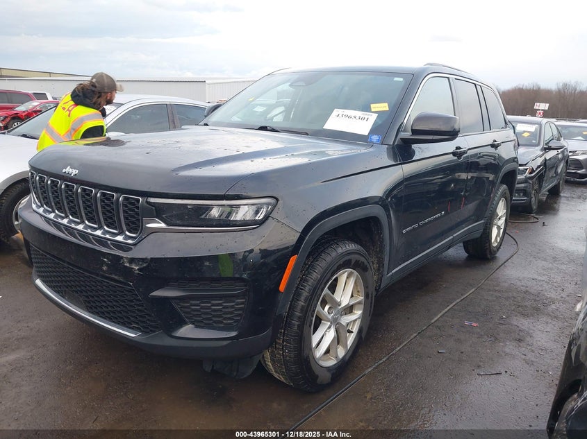 2023 Jeep Grand Cherokee Laredo 4X4