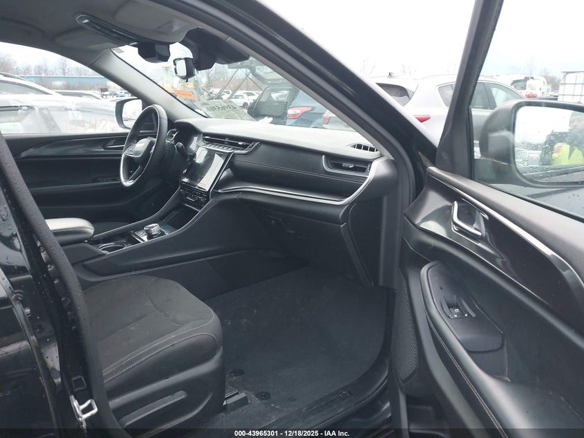 2023 Jeep Grand Cherokee Laredo 4X4