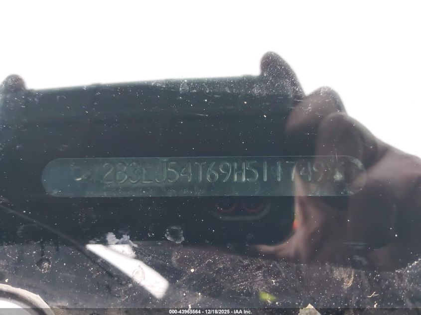 2009 Dodge Challenger R/T VIN: 2B3LJ54T69H511749 Lot: 43965564