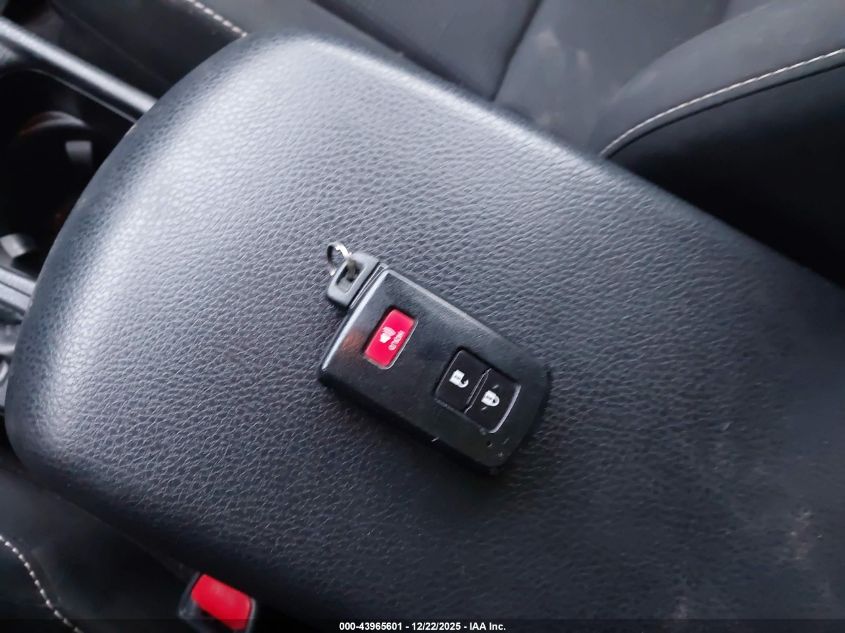 2017 Toyota Rav4 Hybrid Xle VIN: JTMRJREV3HD113569 Lot: 43965601