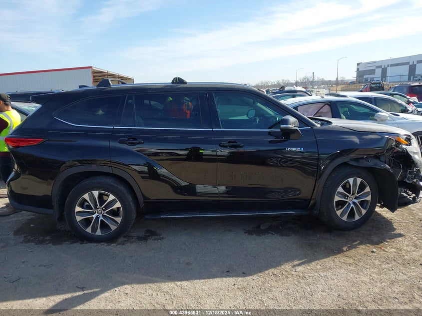 VIN 5TDGARAH7MS006112 2021 TOYOTA HIGHLANDER HYBRID XLE