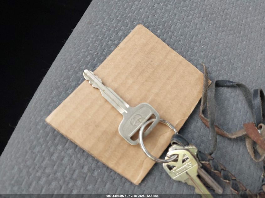 2003 Toyota Matrix Standard VIN: 2T1KR32E33C130082 Lot: 43965977