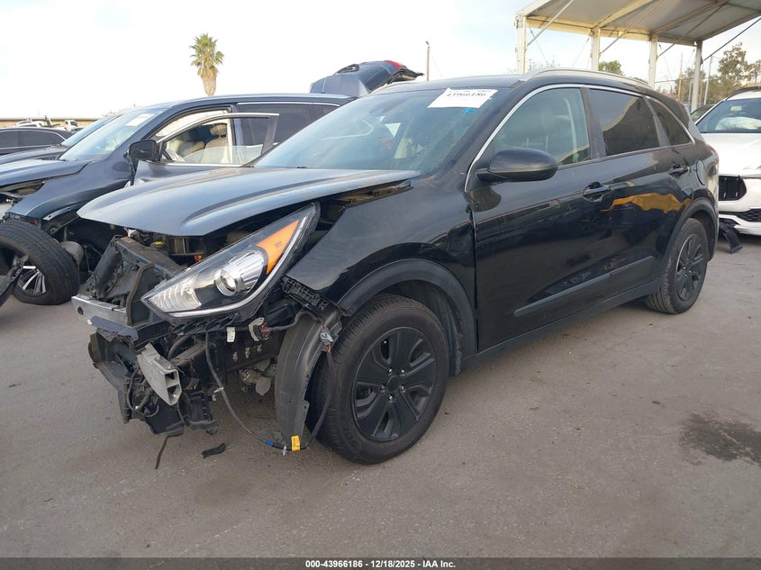 KNDCB3LC2J5203569 2018 KIA NIRO LX photo 1
