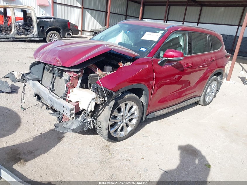 5TDYZRAH5MS532185 2021 TOYOTA HIGHLANDER photo no. 2