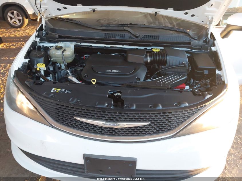 2017 Chrysler Pacifica Touring VIN: 2C4RC1DG7HR833548 Lot: 43966371