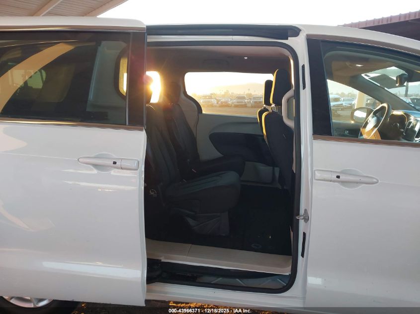 2017 Chrysler Pacifica Touring VIN: 2C4RC1DG7HR833548 Lot: 43966371