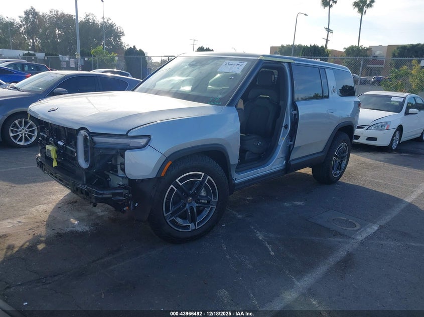 7PDSGGBA6TN080102 2026 RIVIAN R1S photo no. 2