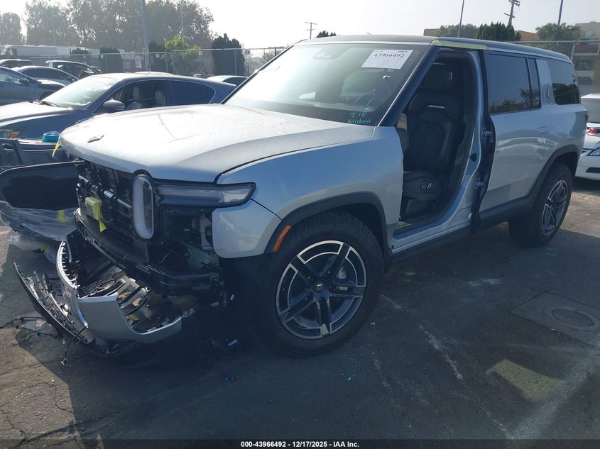 2026 RIVIAN R1S auction photo 6