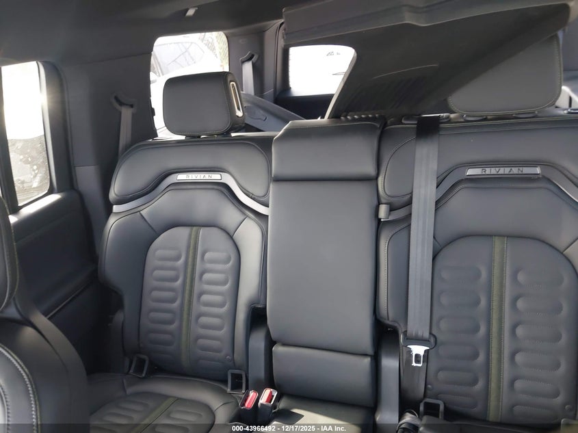 2026 RIVIAN R1S auction photo 8