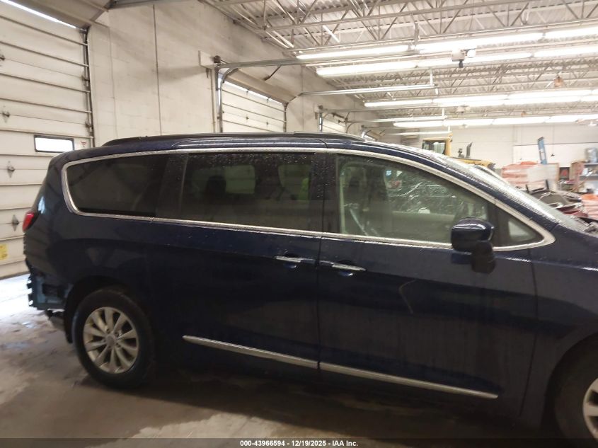 2017 Chrysler Pacifica Touring-L VIN: 2C4RC1BG4HR823627 Lot: 43966594