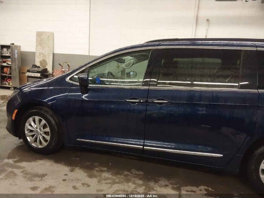 2017 Chrysler Pacifica Touring-L VIN: 2C4RC1BG4HR823627 Lot: 43966594