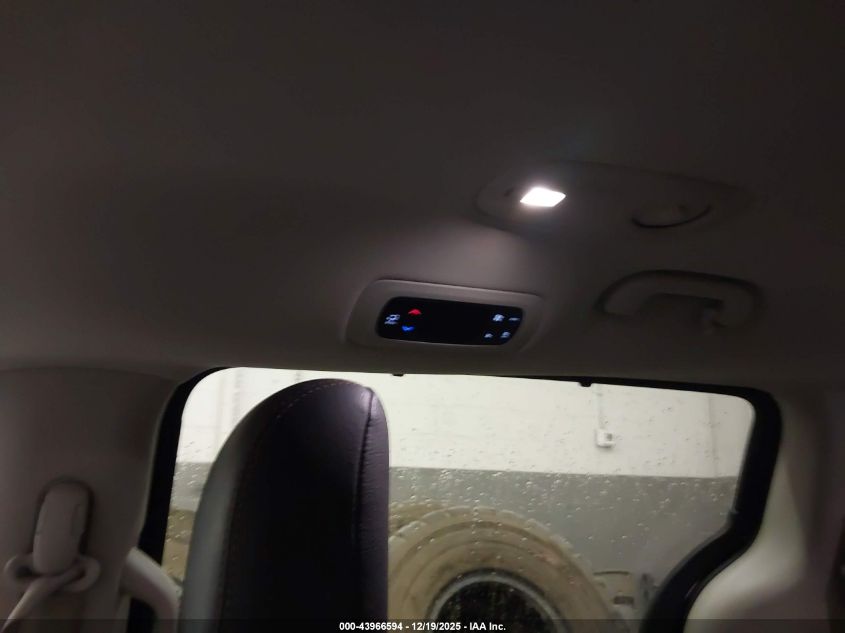 2017 Chrysler Pacifica Touring-L VIN: 2C4RC1BG4HR823627 Lot: 43966594