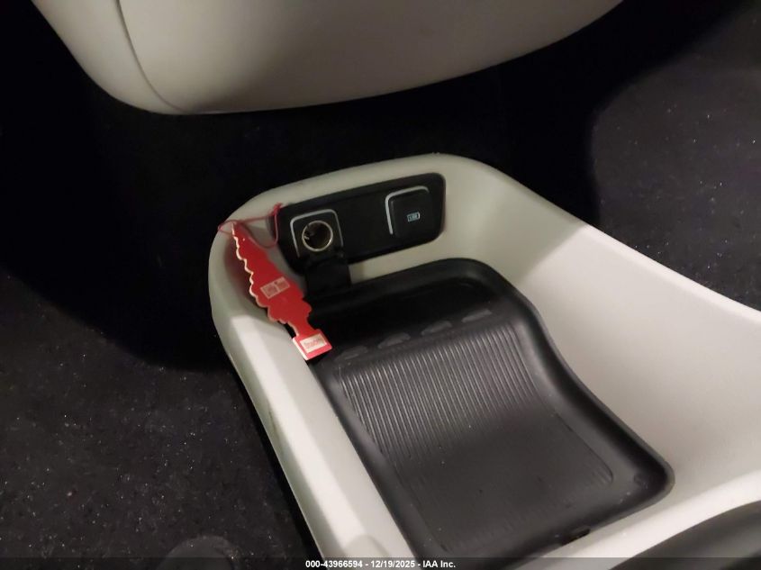 2017 Chrysler Pacifica Touring-L VIN: 2C4RC1BG4HR823627 Lot: 43966594