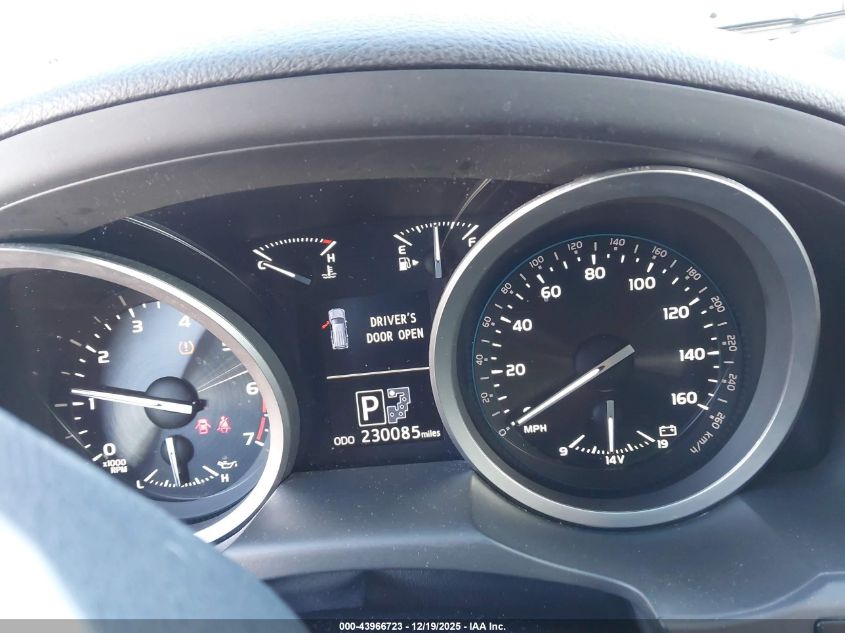 2015 Toyota Land Cruiser V8 VIN: JTMHY7AJ2F4032414 Lot: 43966723