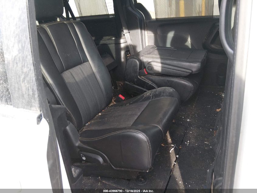 2014 Chrysler Town & Country S VIN: 2C4RC1HG4ER364215 Lot: 43966790