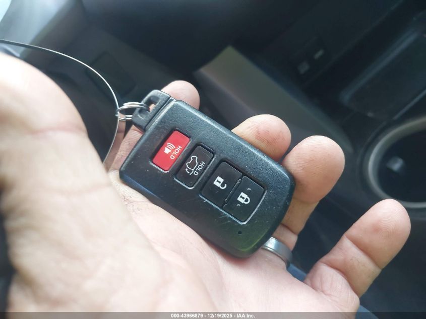 2017 Toyota Rav4 Xle VIN: 2T3WFREV0HW393989 Lot: 43966879