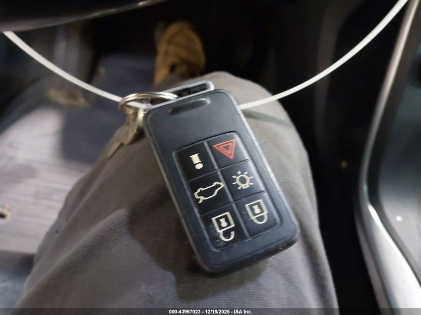 2011 Volvo Xc70 3.2 VIN: YV4940BZ4B1095017 Lot: 43967023