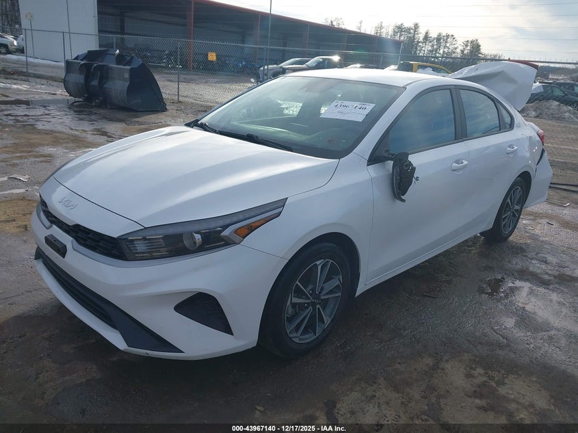 VIN 3KPF24AD4NE428083 2022 KIA FORTE LXS