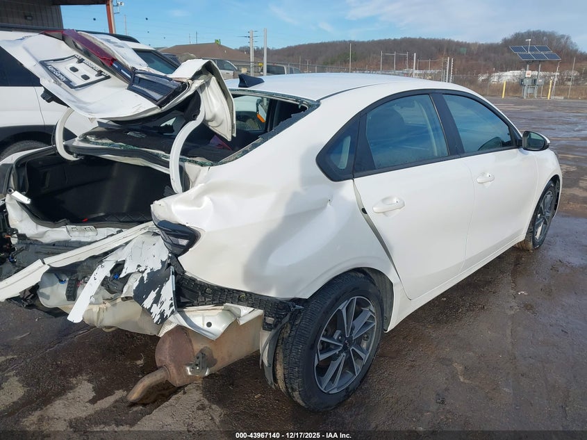 VIN 3KPF24AD4NE428083 2022 KIA FORTE LXS