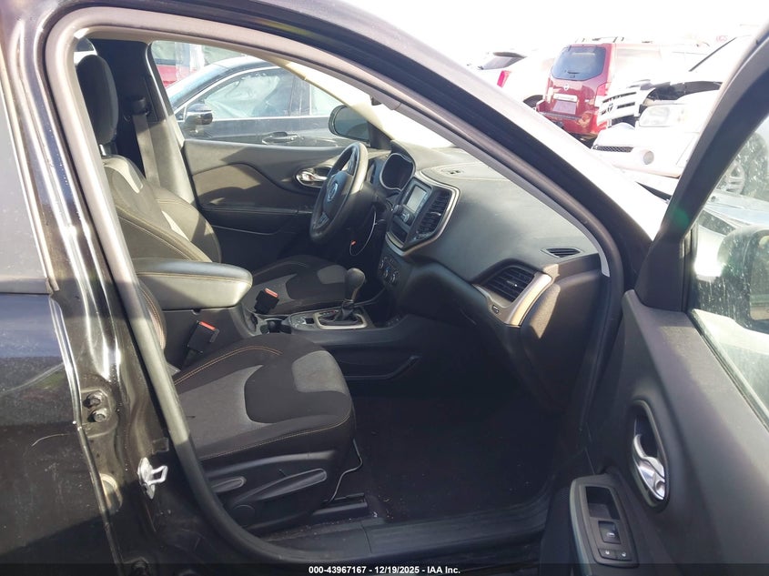 2016 Jeep Cherokee Sport