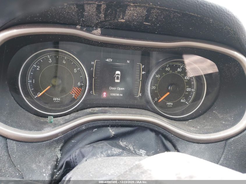 2015 Jeep Cherokee Latitude VIN: 1C4PJLCB4FW781525 Lot: 43967495