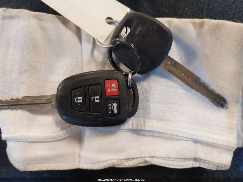 2017 Toyota Corolla Le VIN: 2T1BURHE5HC877246 Lot: 43967657