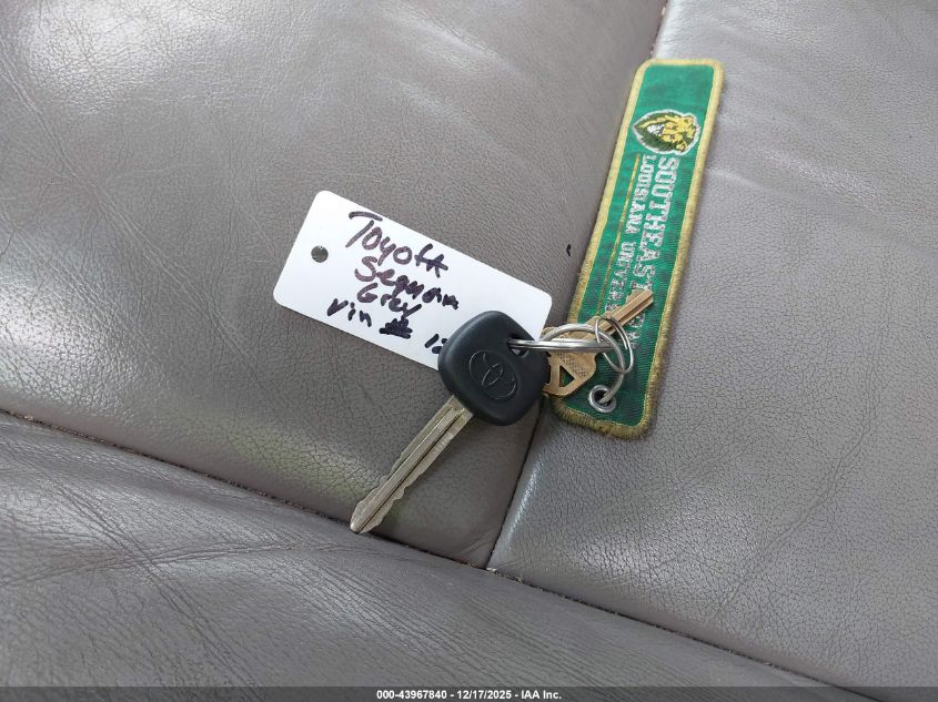 2005 Toyota Sequoia Sr5 V8 VIN: 5TDZT34AX5S241264 Lot: 43967840
