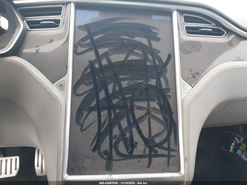 2015 Tesla Model S 85D/P85D VIN: 5YJSA1E40FF110998 Lot: 43967936