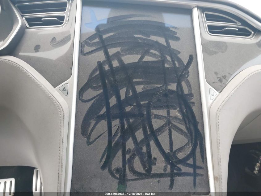 2015 Tesla Model S 85D/P85D VIN: 5YJSA1E40FF110998 Lot: 43967936